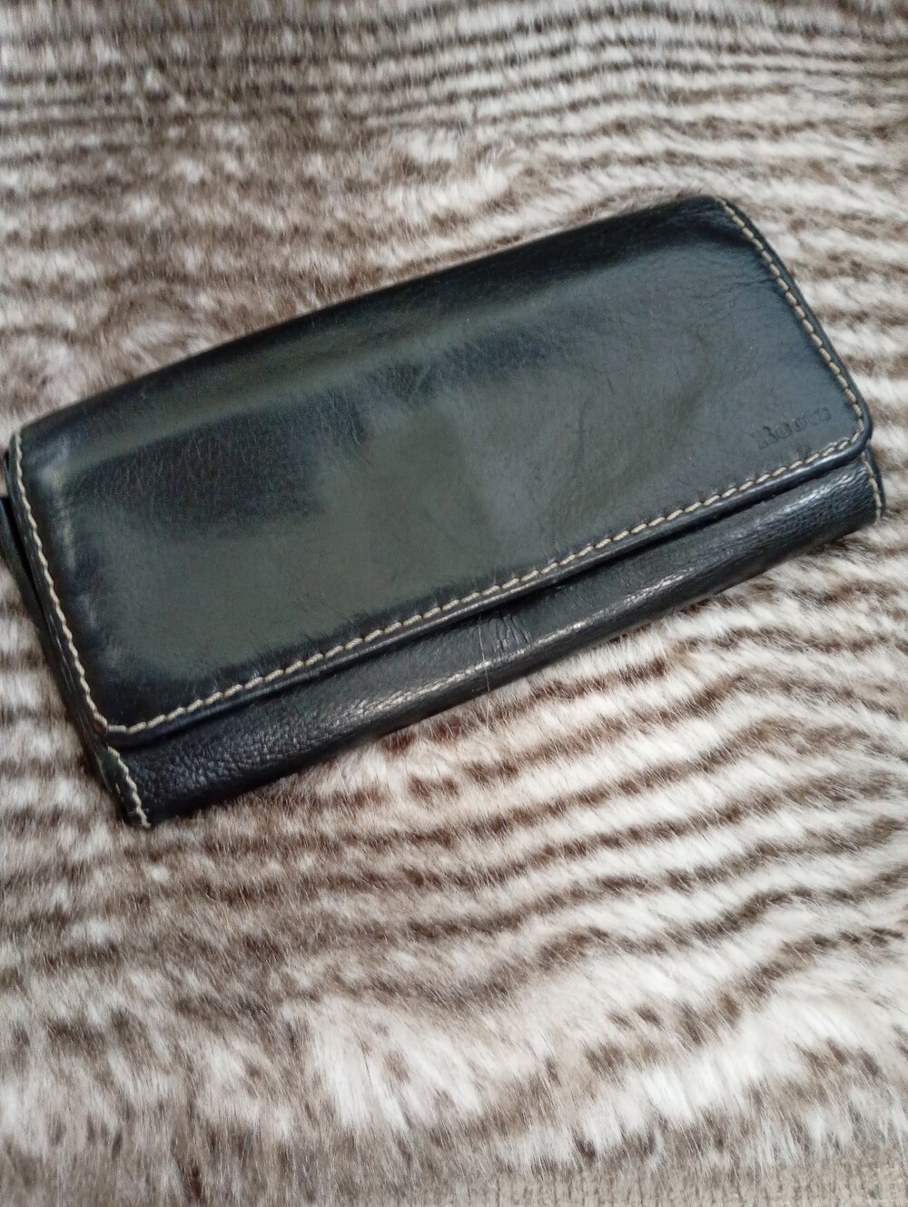 Roots | Black Leather Bi-fold Wallet